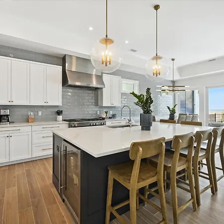3 Singleton Beach - Oceanfront Estate, Private Pool, Elevator, Free Activities Included